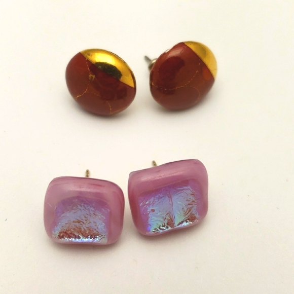 2 pair glass and ceramic stud earrings - Picture 1 of 3